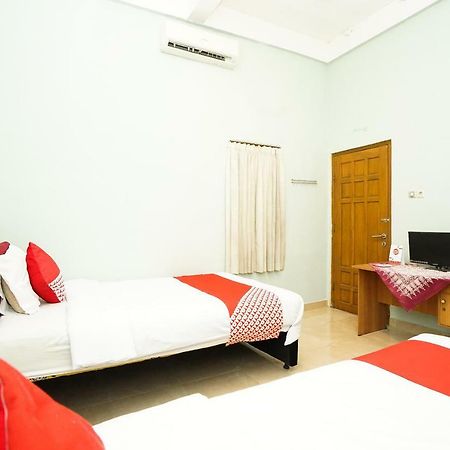 Kartika Syariah Homestay By Stayku Surabaya Exterior photo
