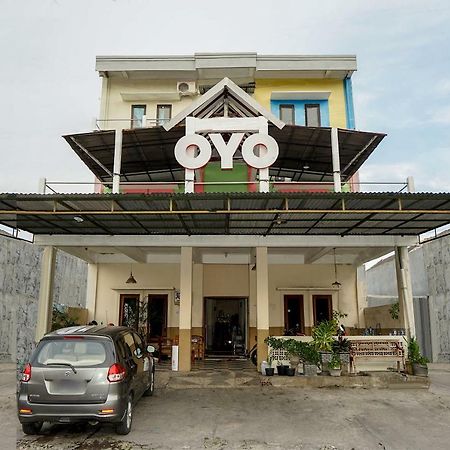Kartika Syariah Homestay By Stayku Surabaya Exterior photo
