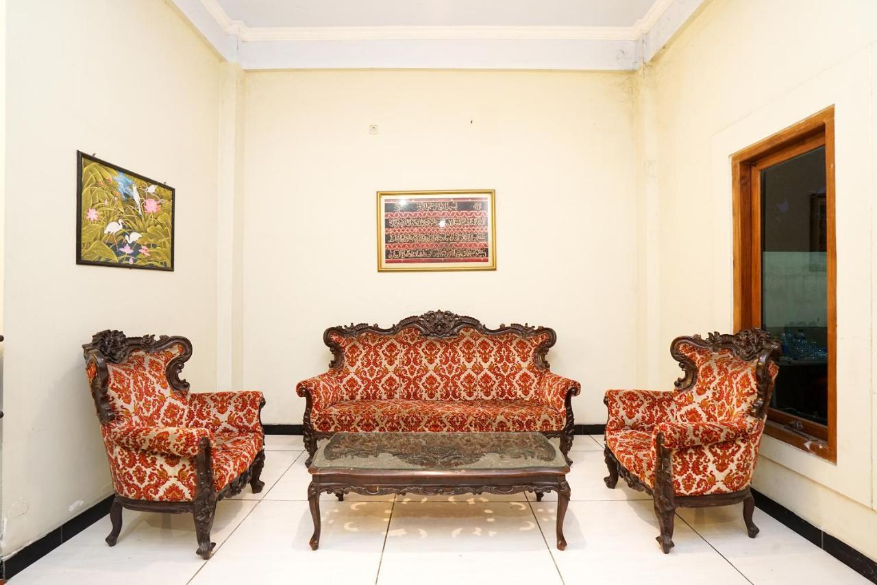 Kartika Syariah Homestay By Stayku Surabaya Exterior photo