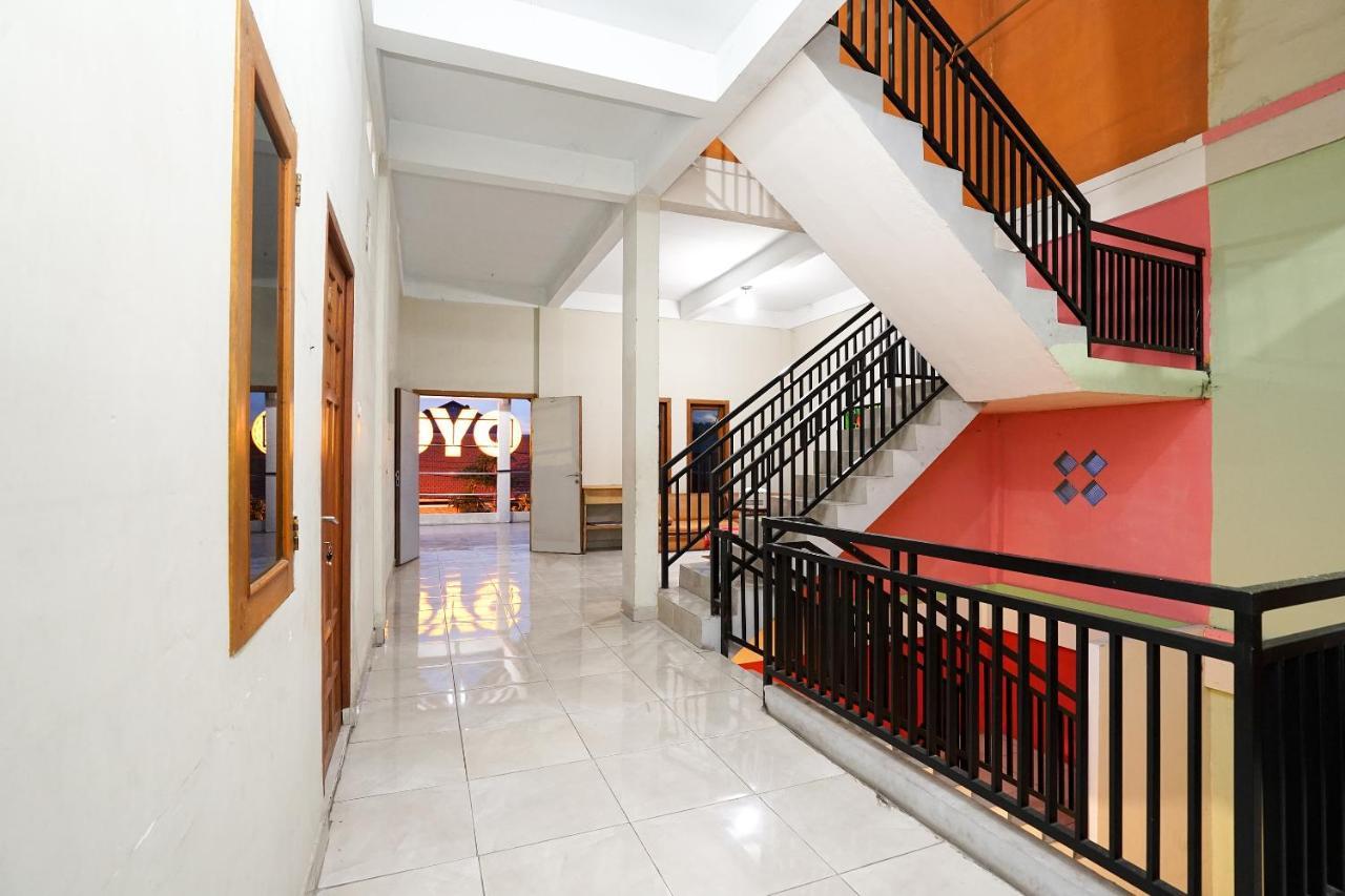 Kartika Syariah Homestay By Stayku Surabaya Exterior photo