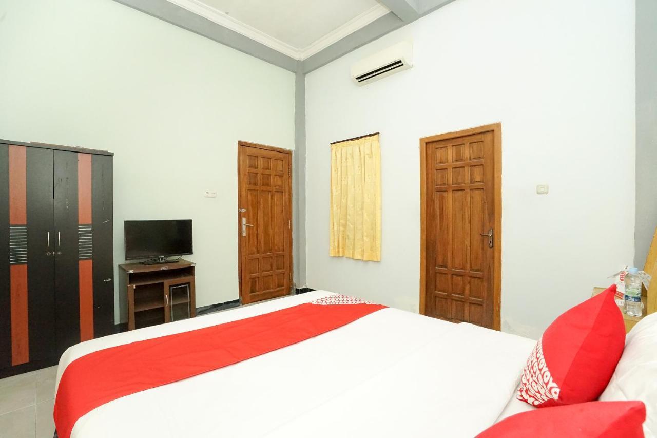 Kartika Syariah Homestay By Stayku Surabaya Exterior photo