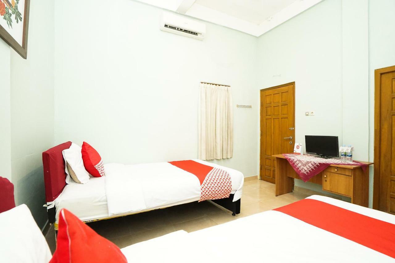 Kartika Syariah Homestay By Stayku Surabaya Exterior photo