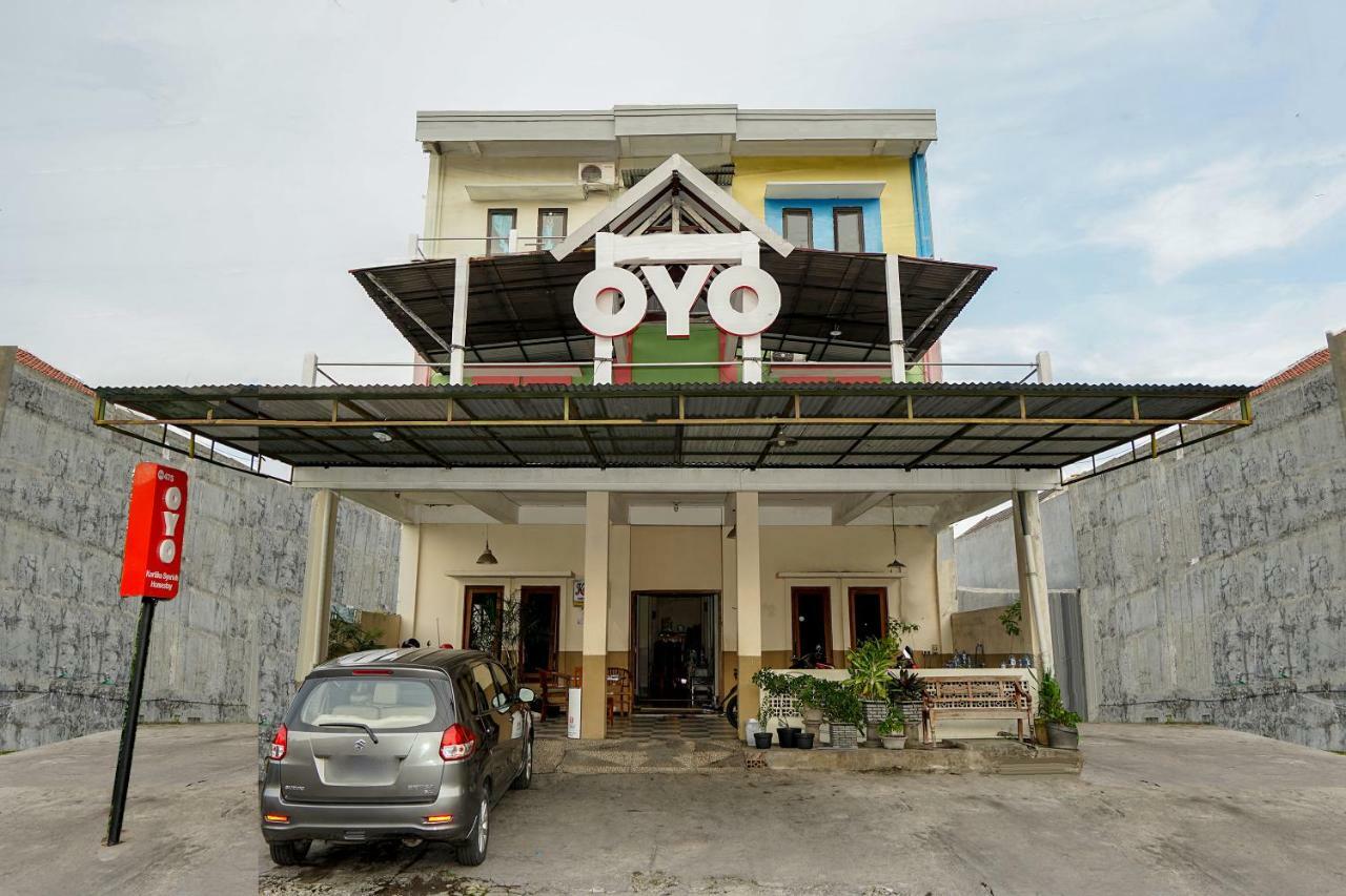 Kartika Syariah Homestay By Stayku Surabaya Exterior photo